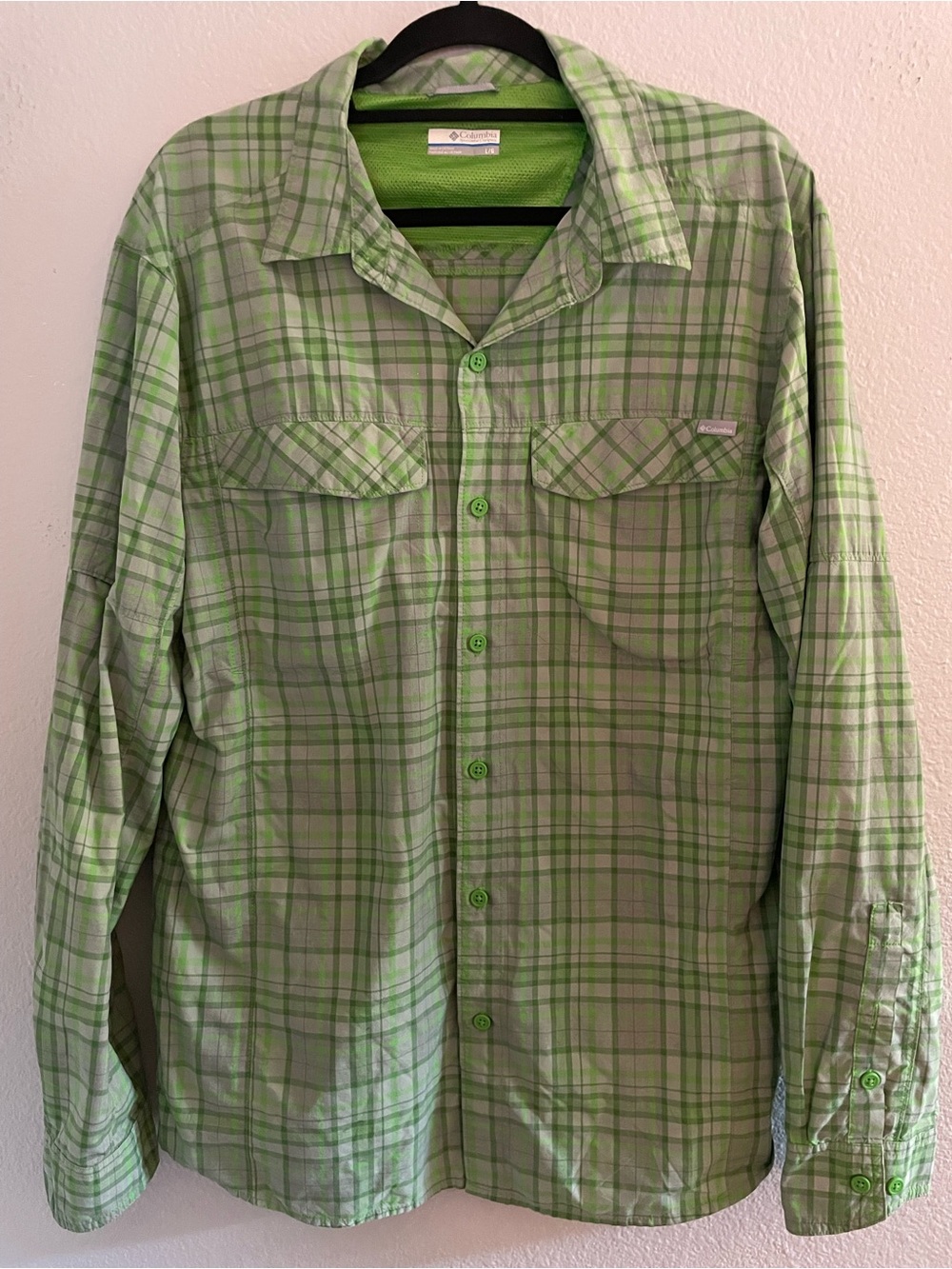 Columbia Men's Light Green Plaid Long-Sleeve Button-Down Shirt